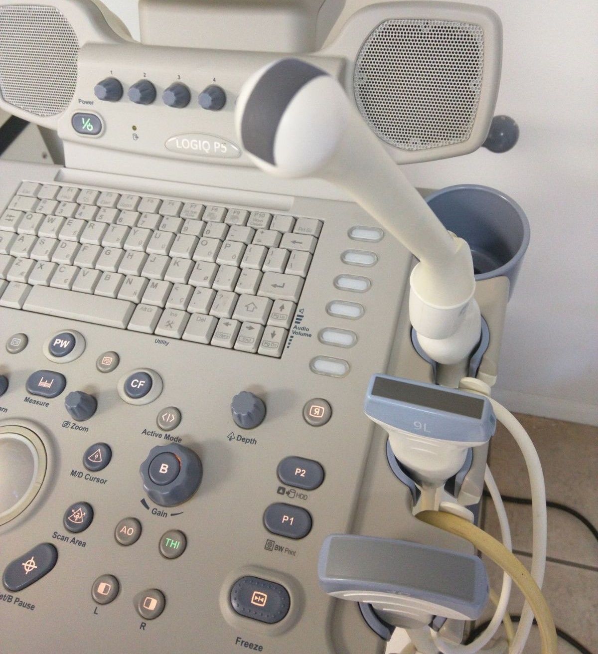 GE LOGIQ P5 2007 ULTRASOUND SYSTEM W/3 PROBES 4C CONVEX & 9L LINEAR & E8C TRANSV DIAGNOSTIC ULTRASOUND MACHINES FOR SALE