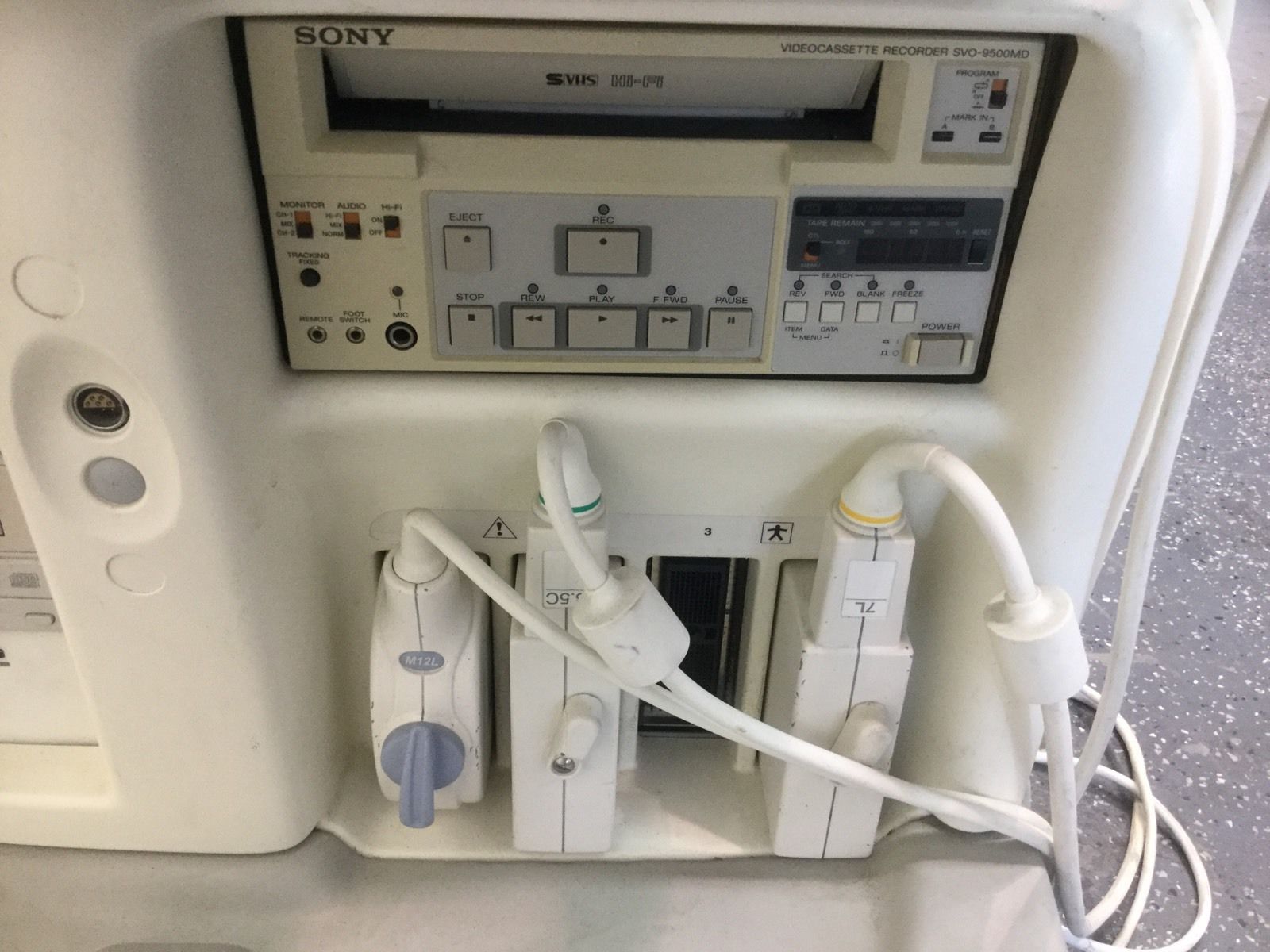 GE Logiq 9 Ultrasound 2003 BT03 + 8L + M12L + 3.5C DIAGNOSTIC ULTRASOUND MACHINES FOR SALE