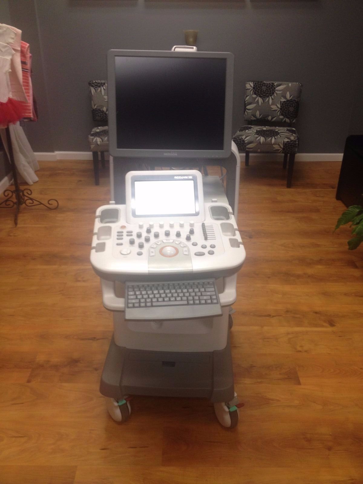 Samsung Medison Accuvix XG with 3D/4D convex probe DIAGNOSTIC ULTRASOUND MACHINES FOR SALE
