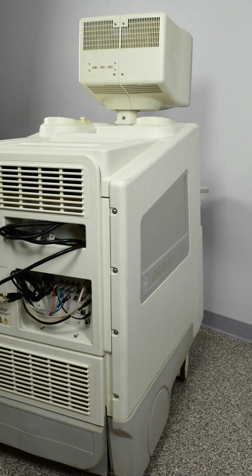 GE Logiq 700 Expert Series Ultrasound System w/ Two Transducers Probes 546L LA39 DIAGNOSTIC ULTRASOUND MACHINES FOR SALE