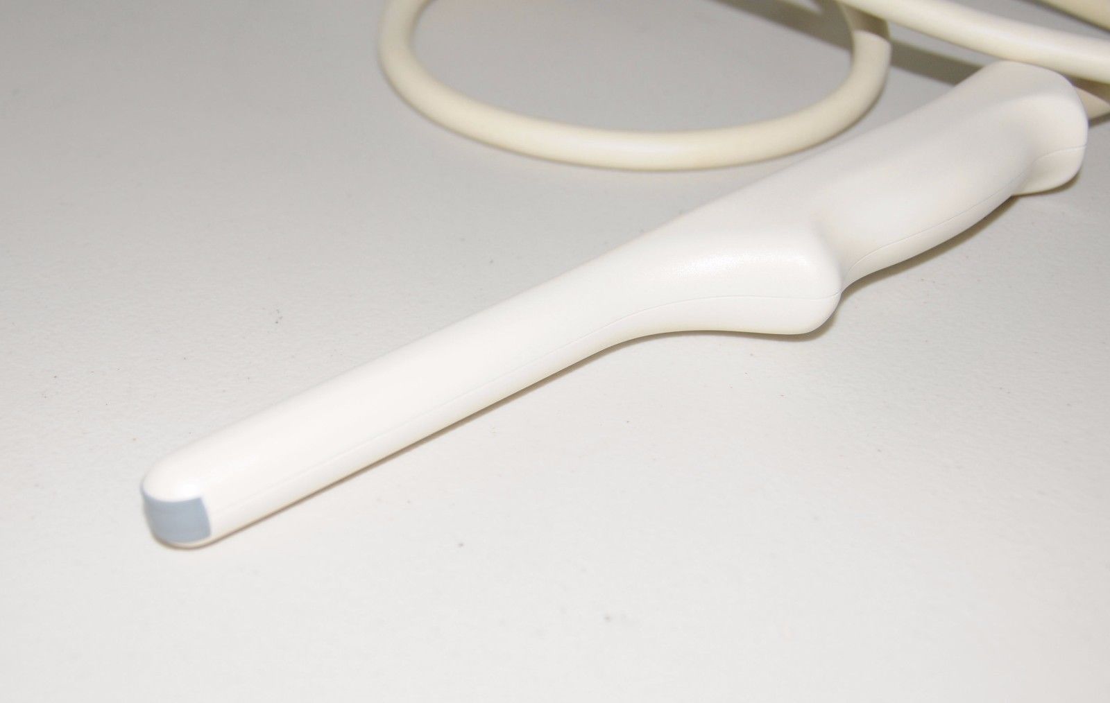 long thin tip white probe head lense