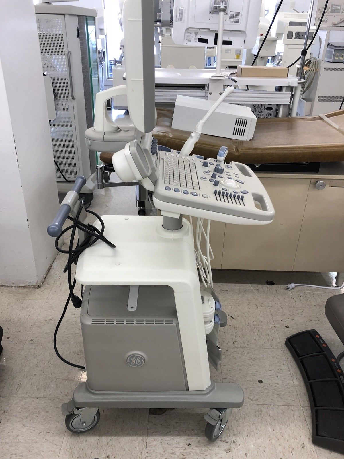 GE Logiq A5 Pro Ultrasound - Printer Included - Refurbished DIAGNOSTIC ULTRASOUND MACHINES FOR SALE