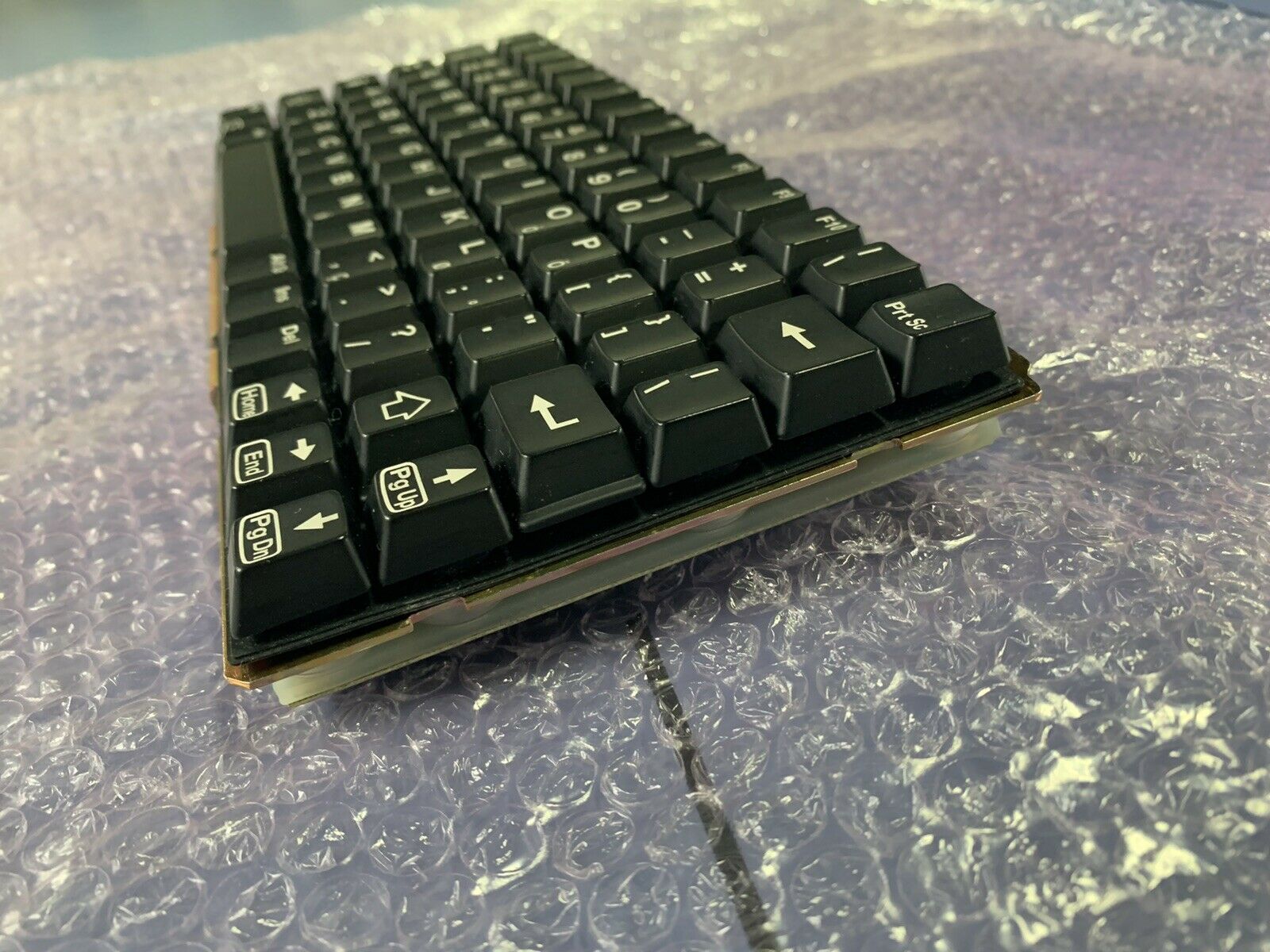 GE Vivid E9 Ultrasound Alphanumeric Keyboard P/N: 066E3201, 9395-00438-007/A DIAGNOSTIC ULTRASOUND MACHINES FOR SALE