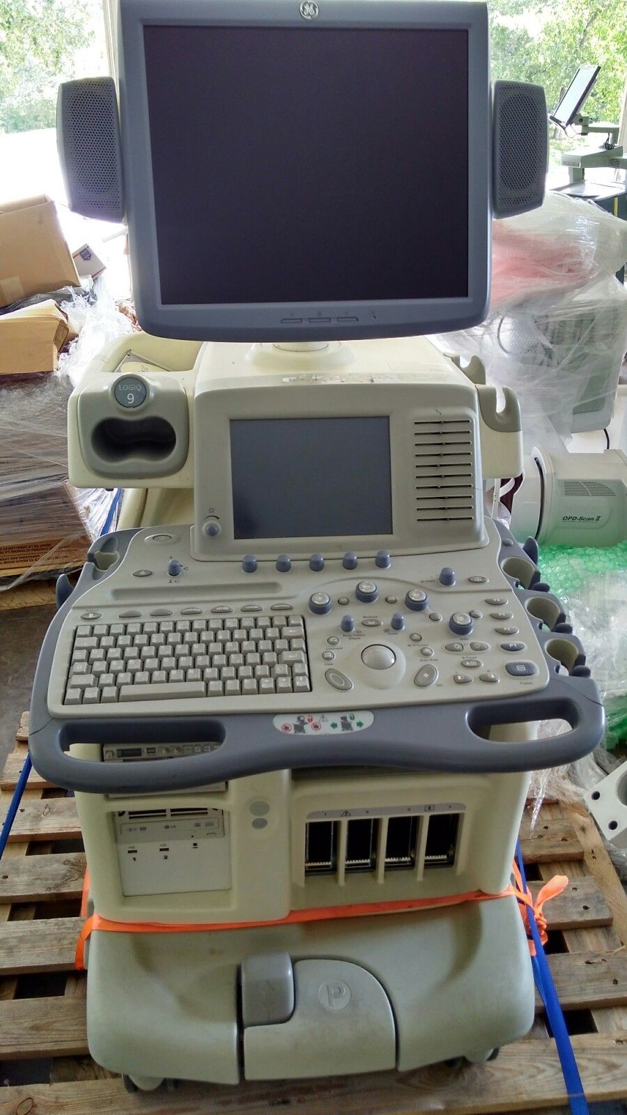 2008 GE Logiq 9 Ultrasound System with Flat screen Monitor. With 4c Transducer DIAGNOSTIC ULTRASOUND MACHINES FOR SALE