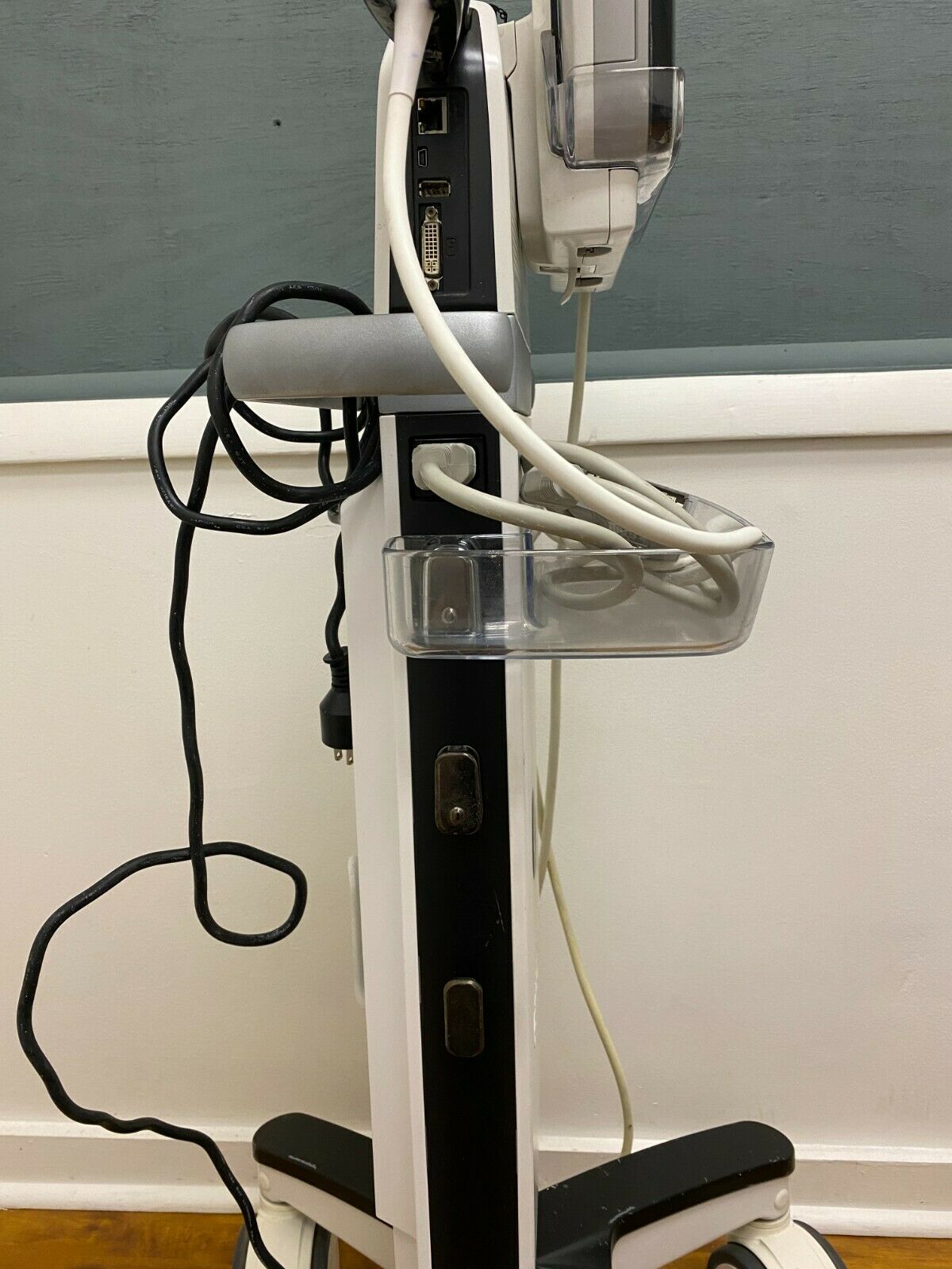 GE Venue 40 Ultrasound with Docking Station 12L-SC Probes DIAGNOSTIC ULTRASOUND MACHINES FOR SALE