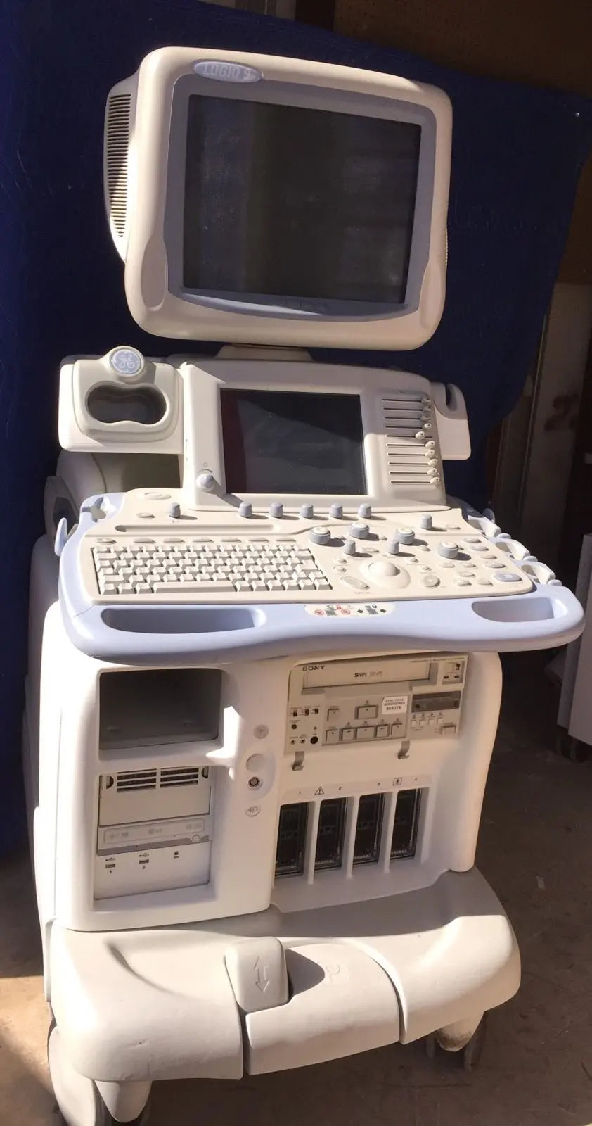 2004 GE Logiq 9 4D Ready Ultrasound w/M12L, 3.5C Probes DIAGNOSTIC ULTRASOUND MACHINES FOR SALE