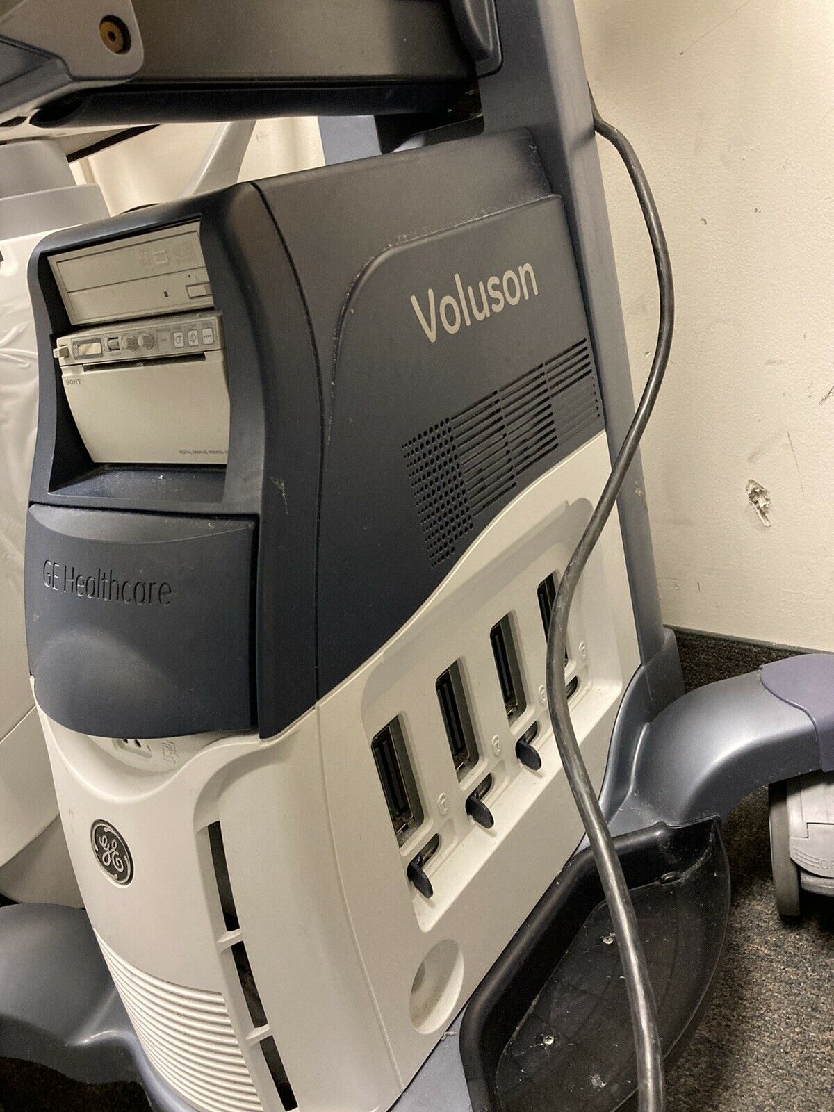 GE Voluson S8 BT11 Ultrasound System DIAGNOSTIC ULTRASOUND MACHINES FOR SALE