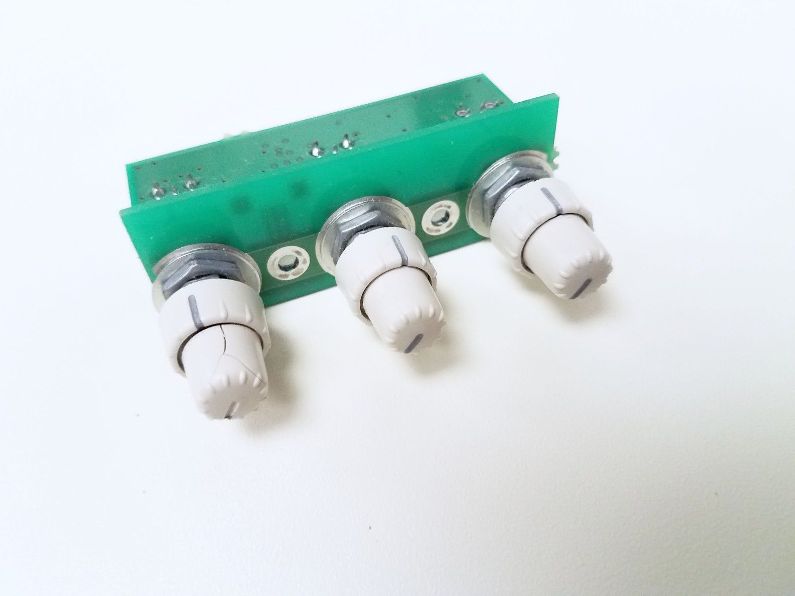 Toshiba Part: Volume, Balance Knobs Board for Aplio Ultrasound N368-3303-3 DIAGNOSTIC ULTRASOUND MACHINES FOR SALE