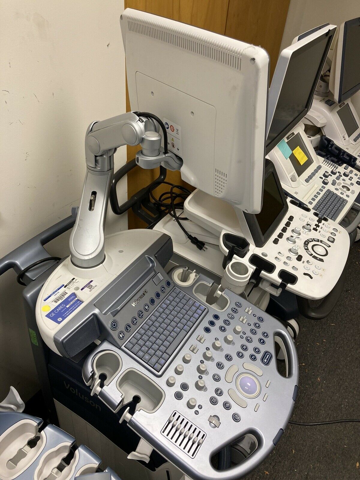 GE Voluson S8 BT11 Ultrasound System DIAGNOSTIC ULTRASOUND MACHINES FOR SALE