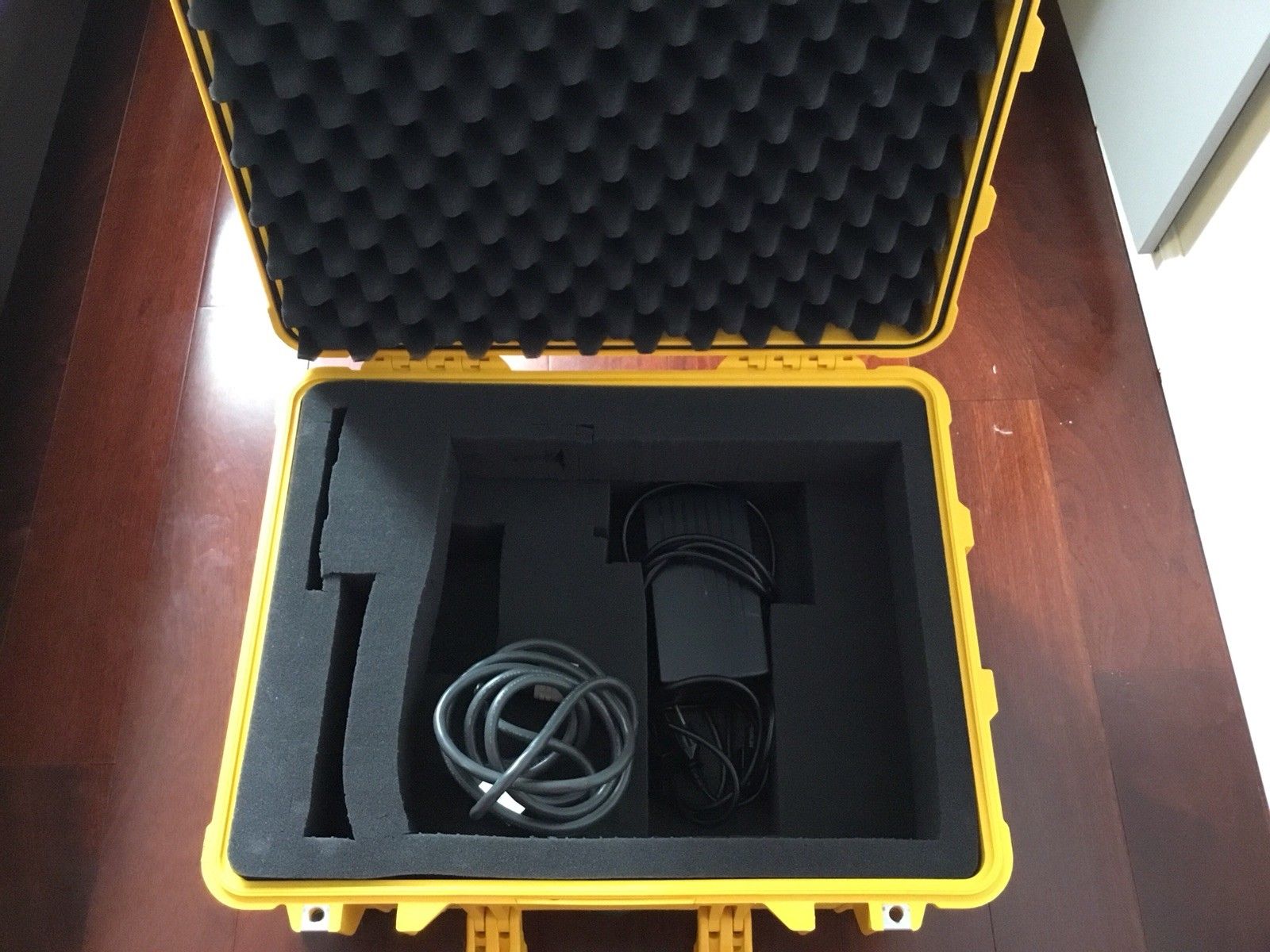 GE Voluson i Portable Ultrasound System and 4D Transducer probe, Protective case DIAGNOSTIC ULTRASOUND MACHINES FOR SALE